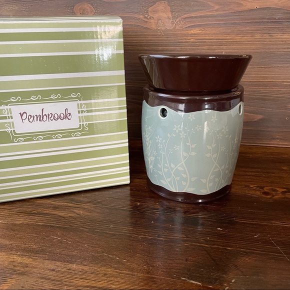 NWT Scentsy Deluxe Warmer - Pembrook - Retired - Picture 3 of 7
